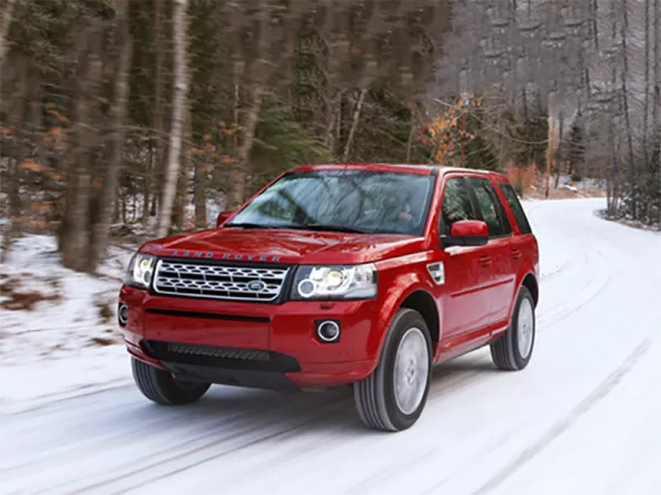 Dịch vụ thay Kính chắn gió xe Land Rover Freelander tận nơi